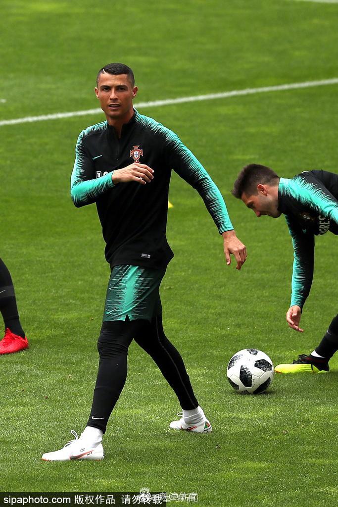 葡萄牙备战世界杯 C罗抢镜
