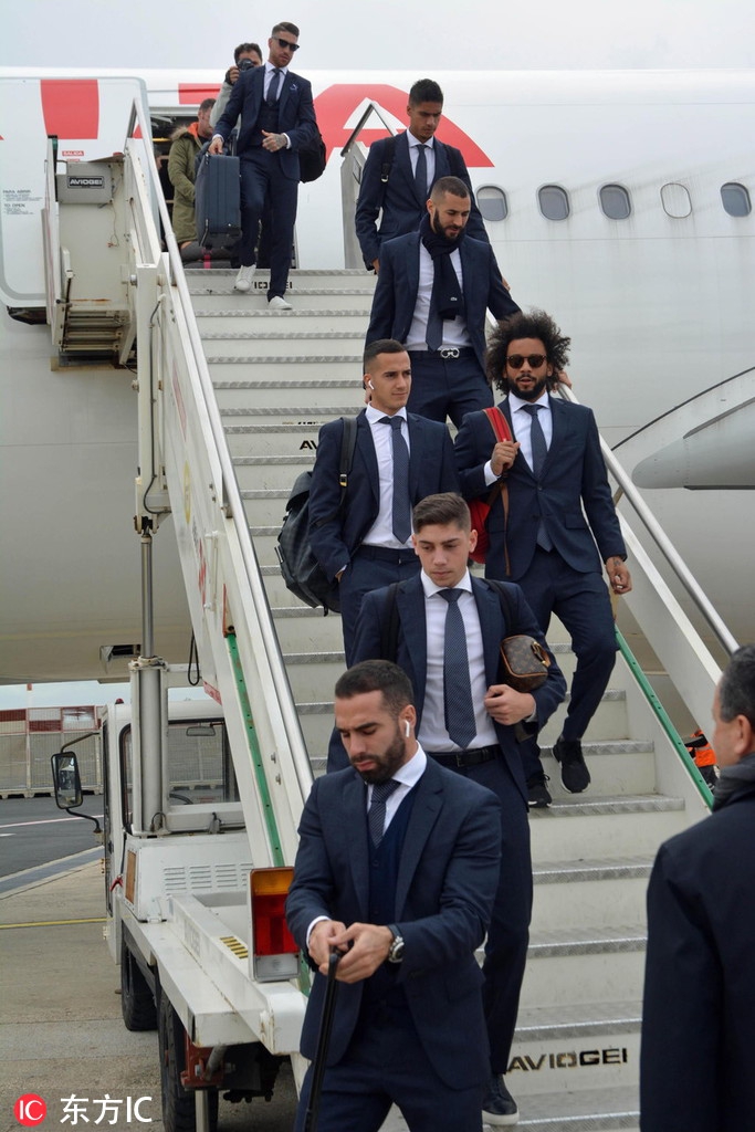 帅啊!皇马飞抵罗马 拉莫斯抢镜