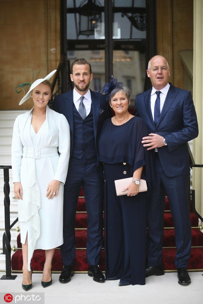 凯恩授勋MBE大英帝国员佐勋章