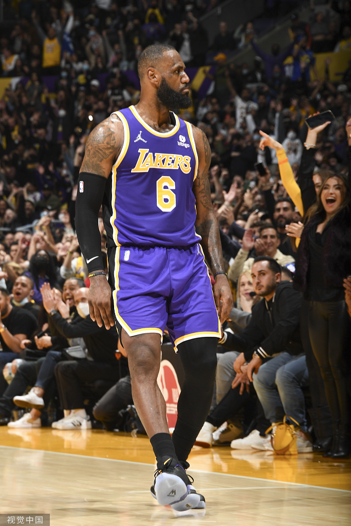 [NBA]湖人107-101险胜爵士 詹姆斯33分