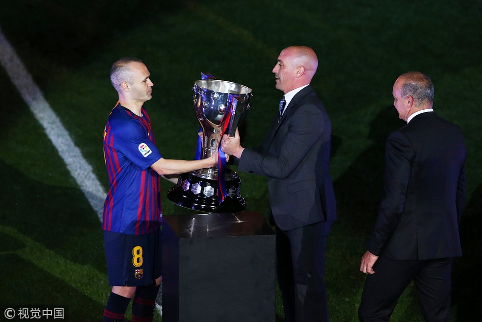 巴萨告别战伊涅斯塔深情泪别