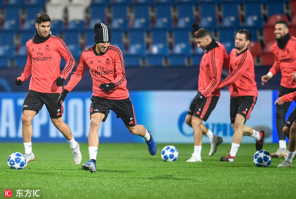 皇马训练 魔笛拉莫斯爱的抱抱