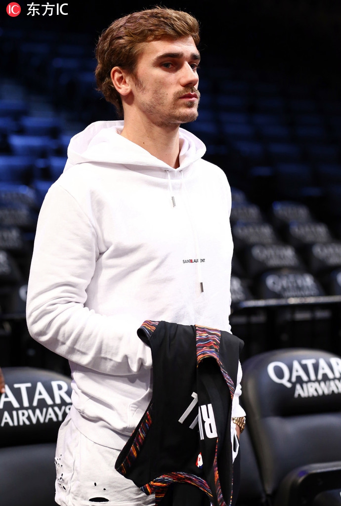 格列兹曼看NBA秀篮球技艺