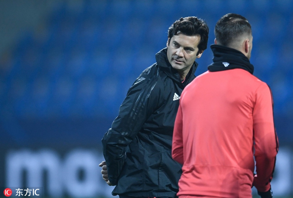 皇马训练 魔笛拉莫斯爱的抱抱