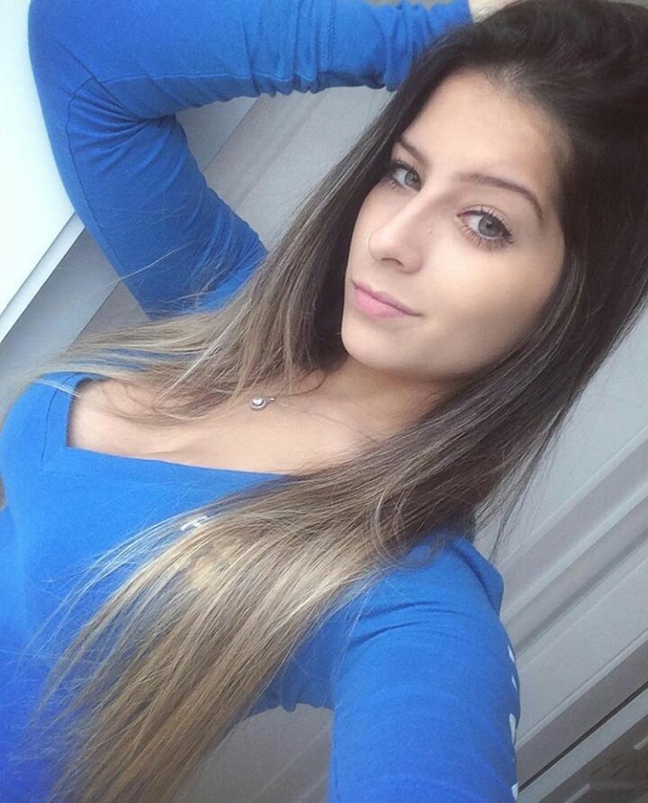 巴萨新援和火辣女友