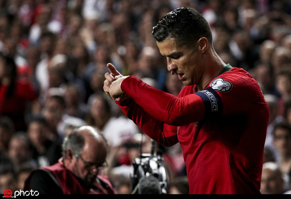 C罗国家队伤退全程跟踪