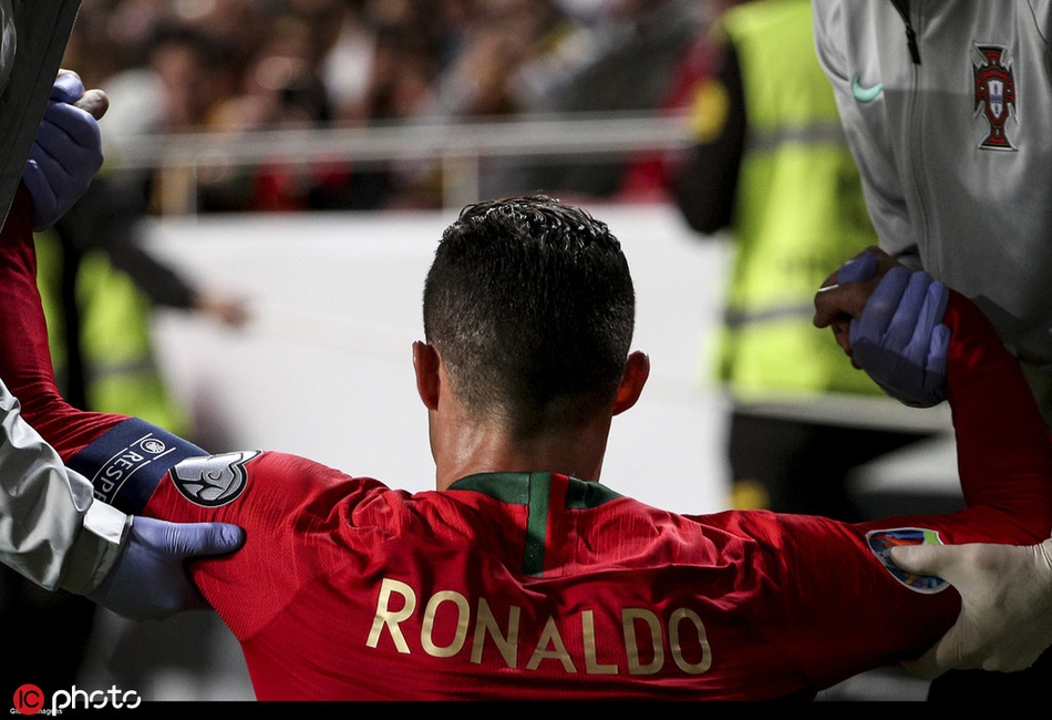 C罗国家队伤退全程跟踪