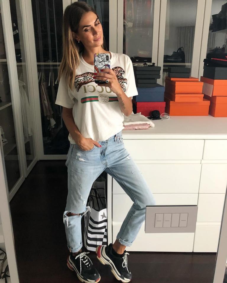 巴萨新援娇妻美艳私房照