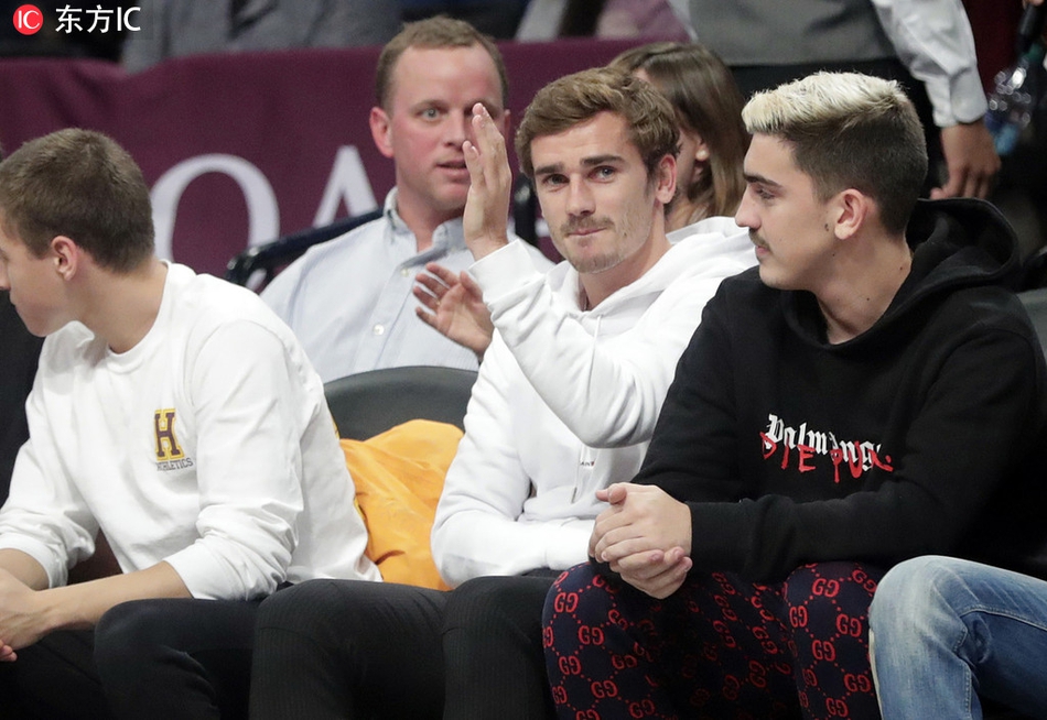 格列兹曼看NBA秀篮球技艺