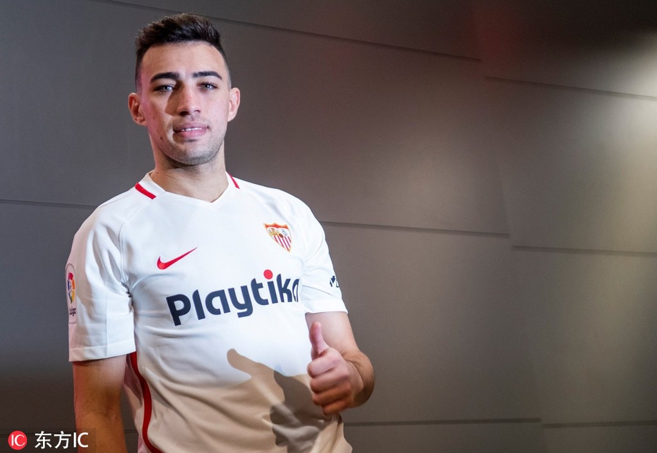 巴萨妖星亮相新东家