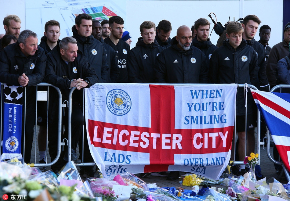 瓦尔迪等莱斯特球员悼念老板