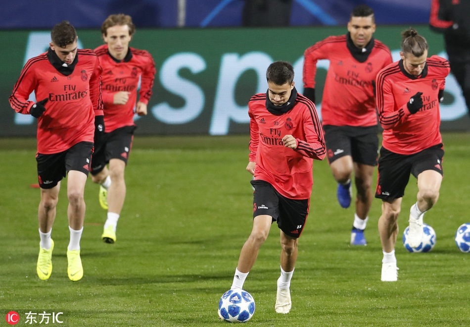 皇马训练 魔笛拉莫斯爱的抱抱