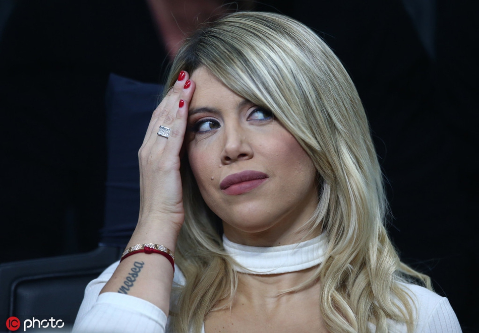 国米输球 伊卡尔迪携娇妻观战