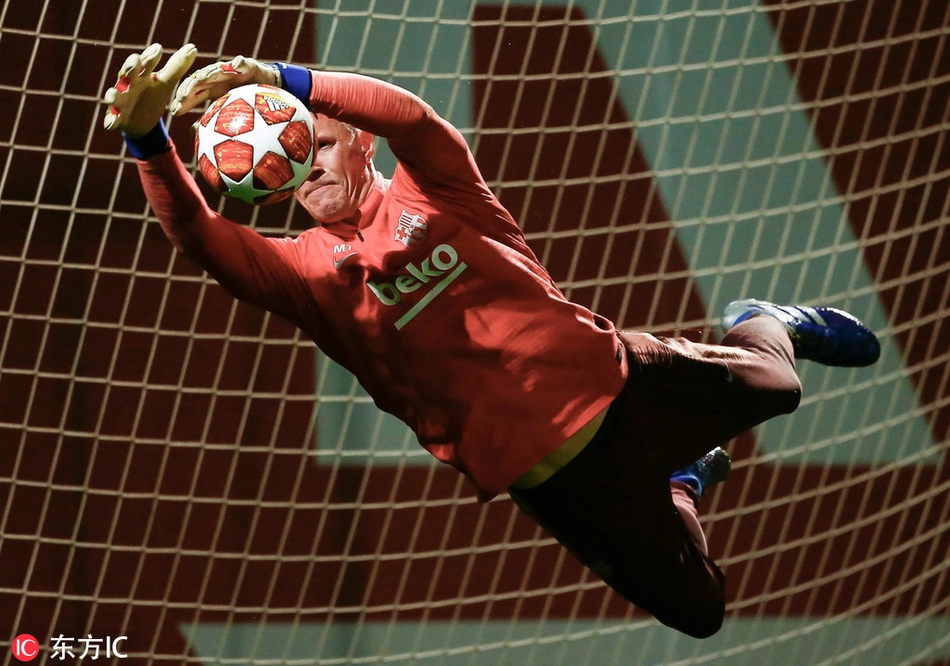 巴萨训练备战欧冠对阵里昂