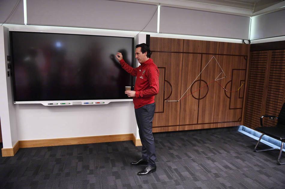 新官上任 埃梅里到基地视察