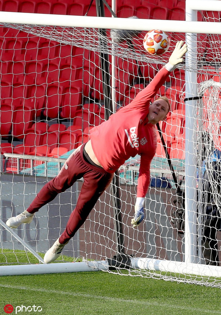 巴萨备战曼联 梅西苏牙哥俩好