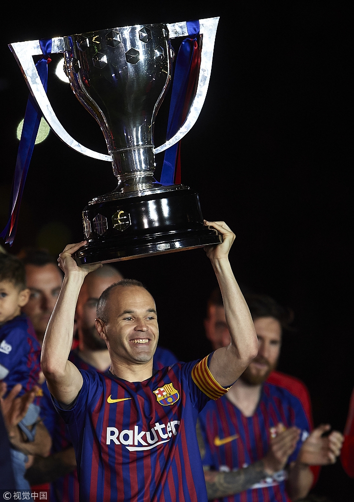 巴萨告别战伊涅斯塔深情泪别