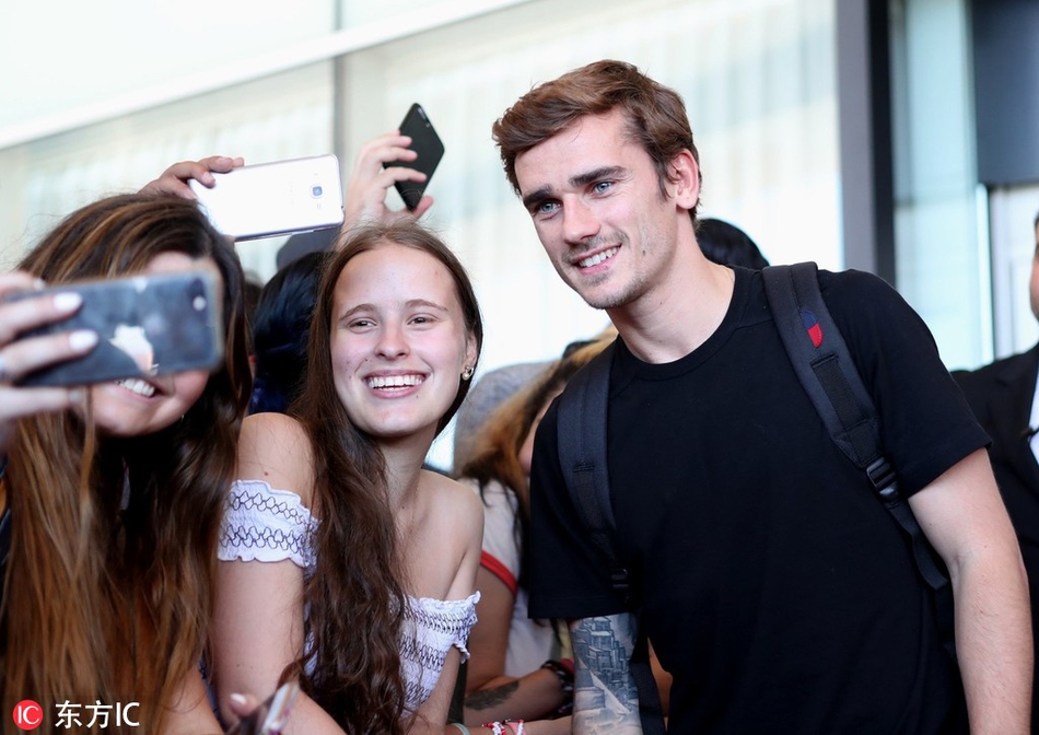 格列兹曼赴乌拉圭参加戈丁婚礼