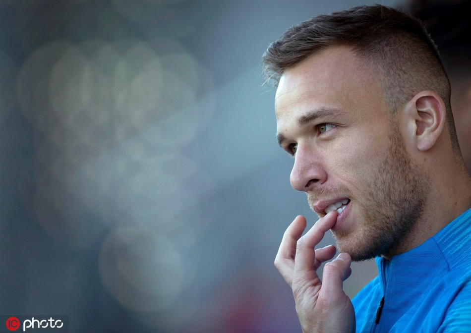 巴萨训练备战 梅西若有所思