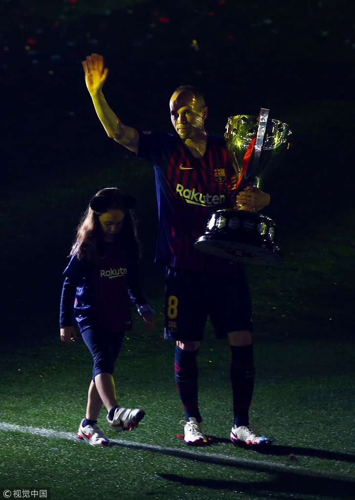 巴萨告别战伊涅斯塔深情泪别
