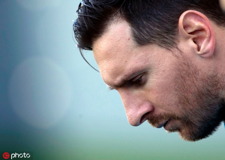 巴萨训练备战 梅西若有所思