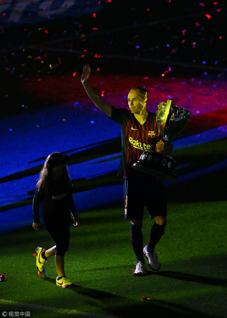 巴萨告别战伊涅斯塔深情泪别