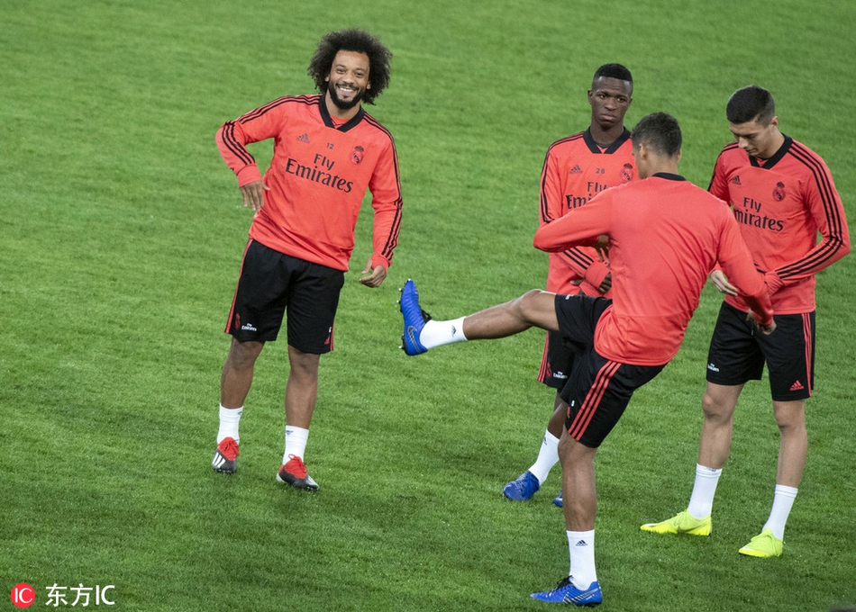 皇马训练 贝尔伊斯科真亲密