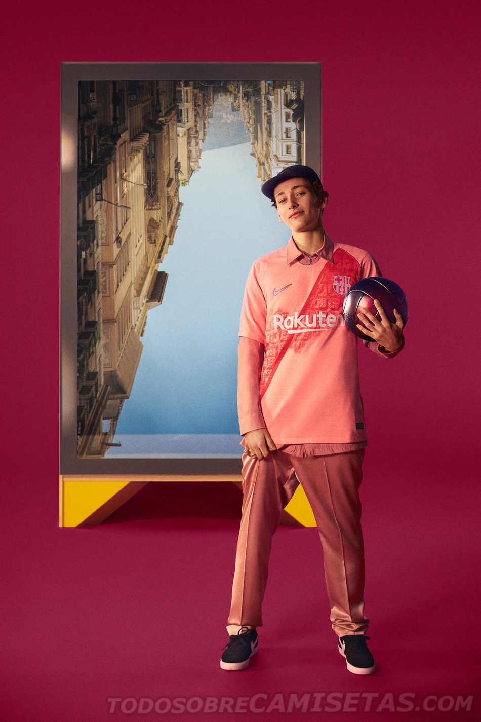 粉！巴萨第二客场球衣发布