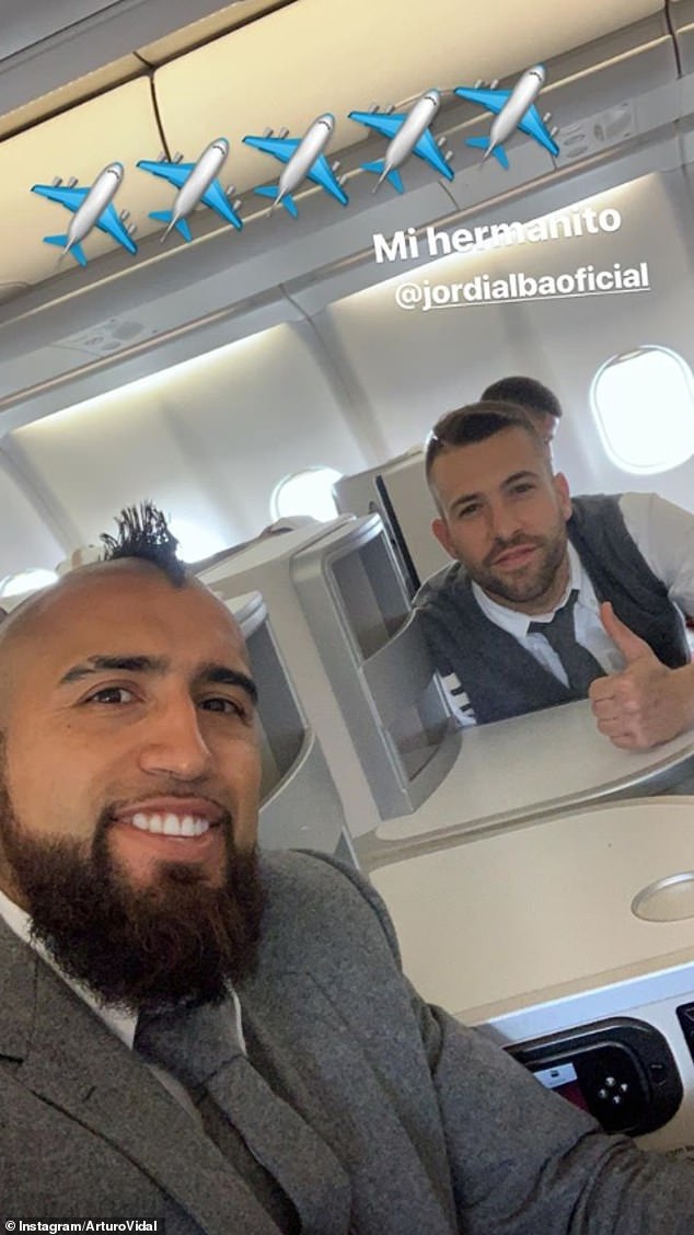 比达尔和阿尔巴自拍