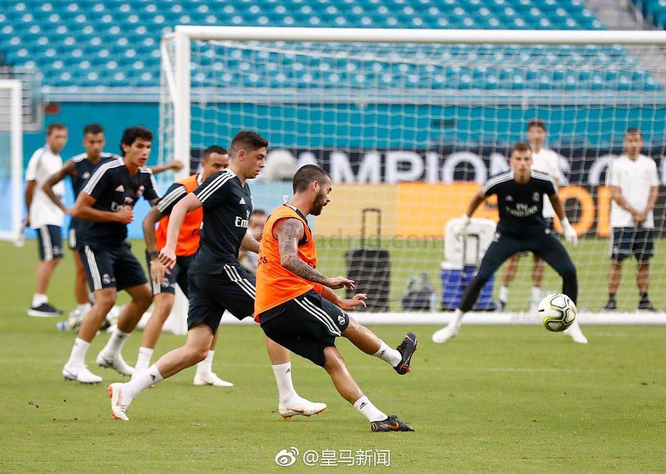 皇马训练备战曼联 贝尔真卖力