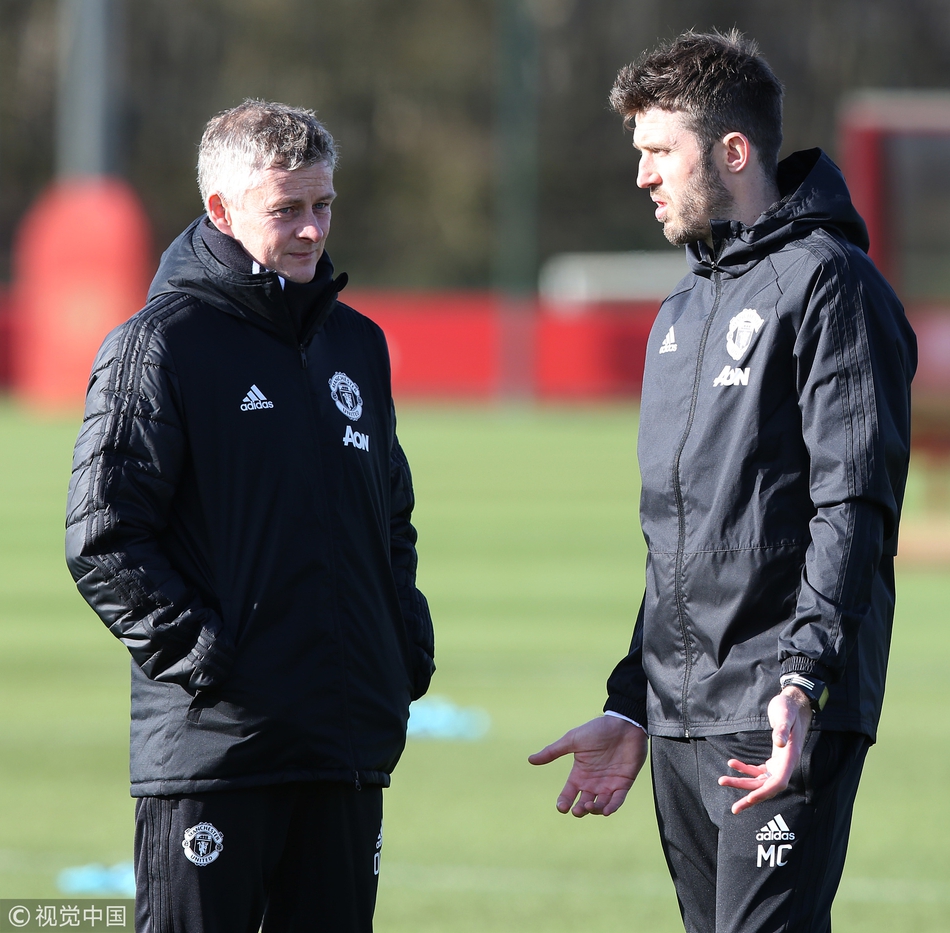 曼联训练备战大巴黎 笑声不断