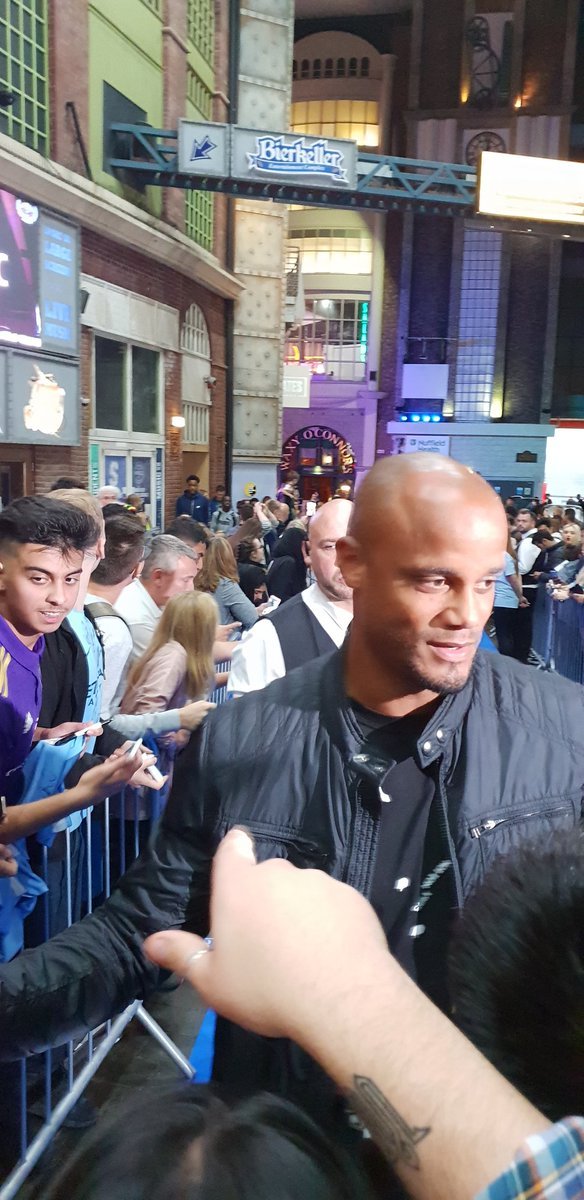 曼城纪录片首映 众星出席