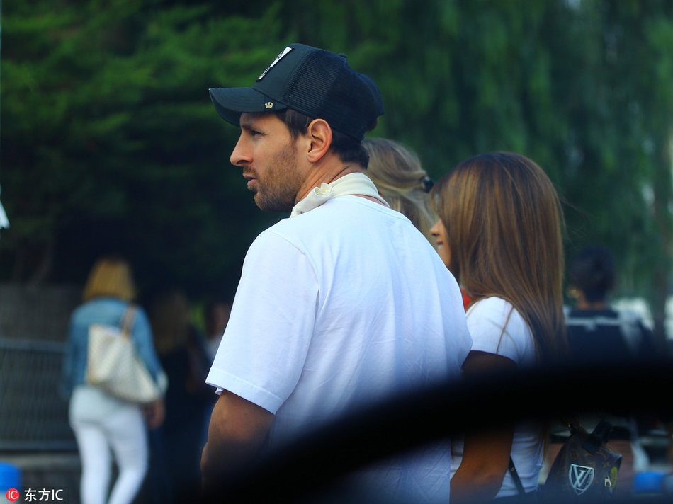 梅西伤后首次亮相 接孩子放学