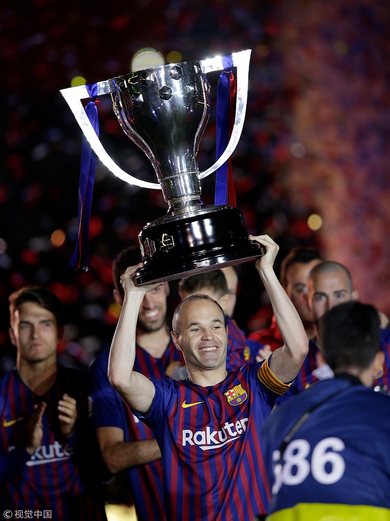 巴萨告别战伊涅斯塔深情泪别