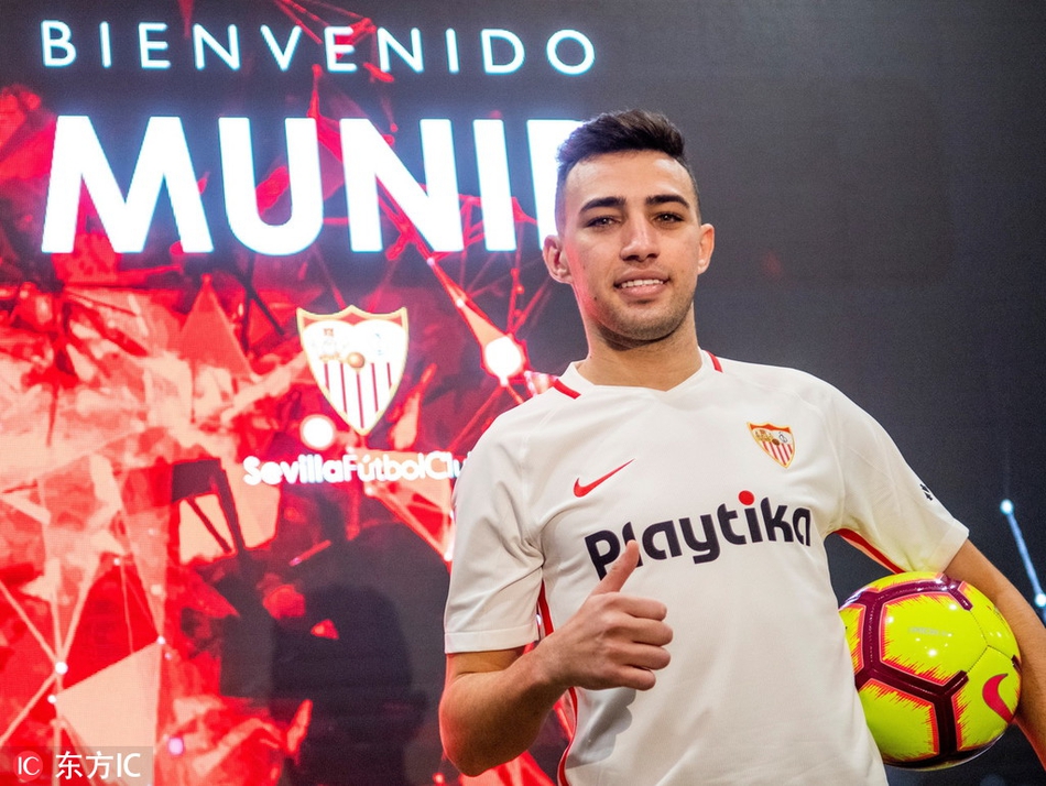 巴萨妖星亮相新东家