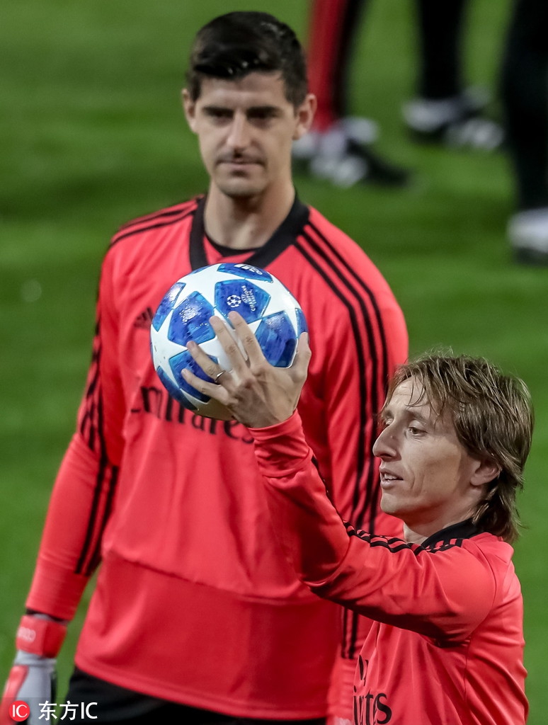 皇马训练 魔笛拉莫斯爱的抱抱
