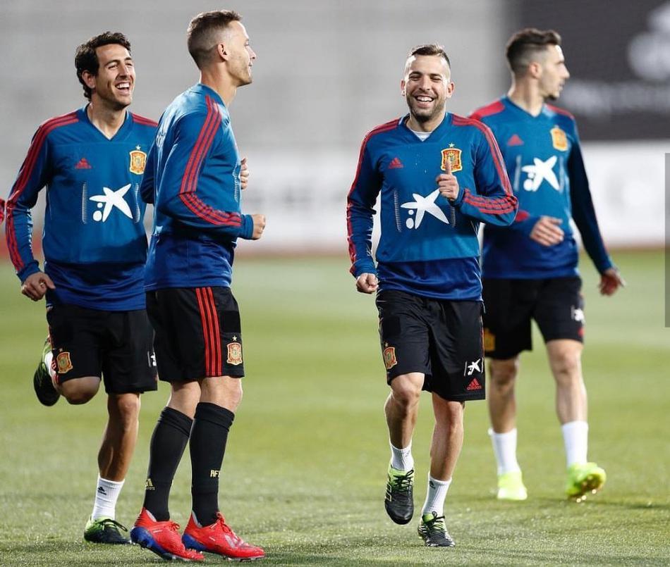 巴萨飞翼生日快乐