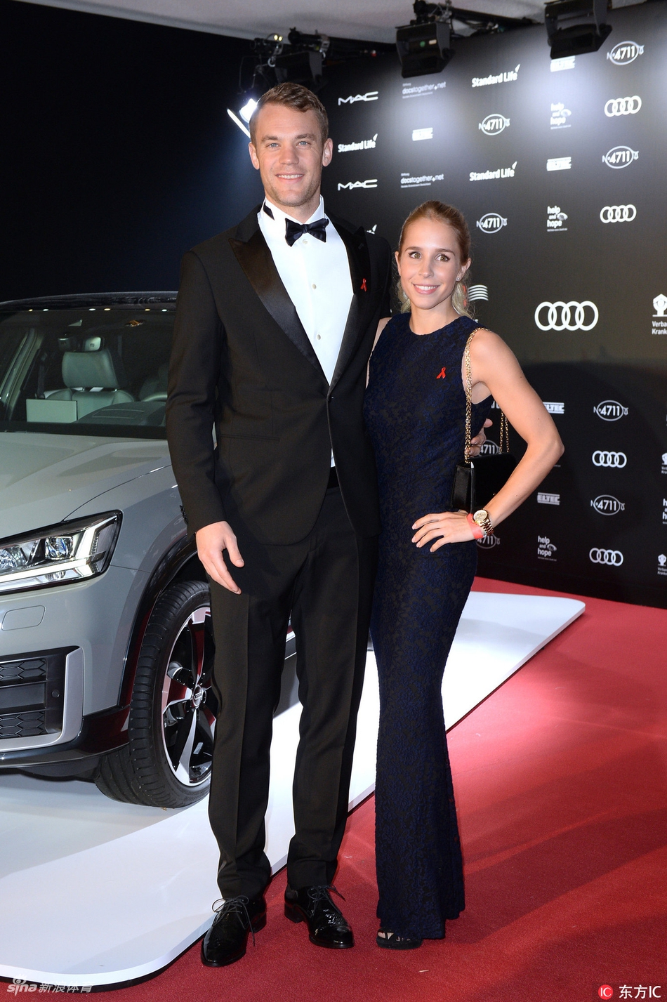 拜仁门神诺伊尔与女友完婚