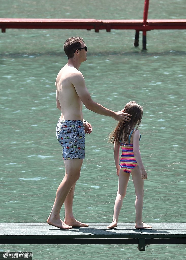 球员斯蒂凡·利希施泰纳( stephan lichtsteiner)被目击与妻子曼纽拉