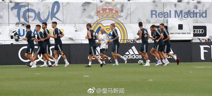 皇马训练备战曼联 贝尔真卖力