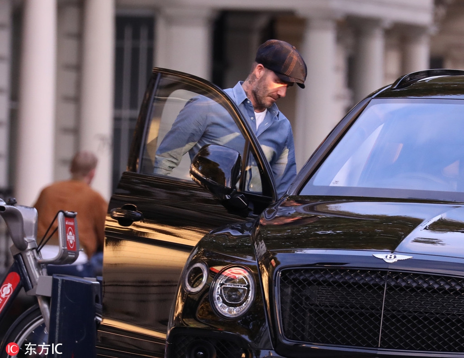 贝克汉姆英伦风搭配笑容满面