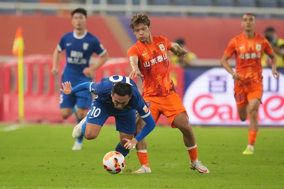 [中超]山东泰山1-1武汉三镇