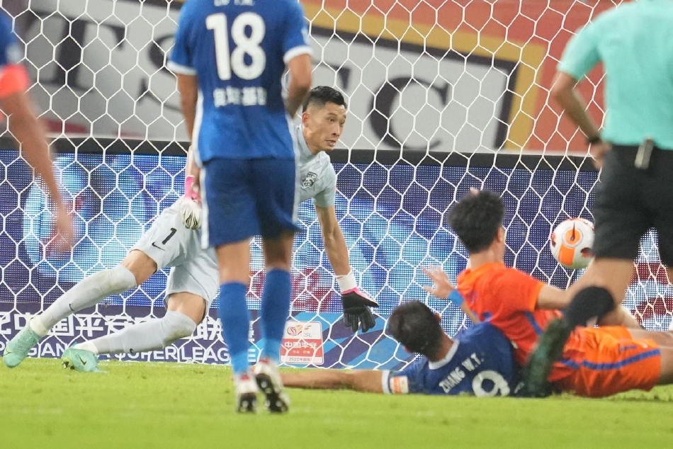 [中超]山东泰山1-1武汉三镇