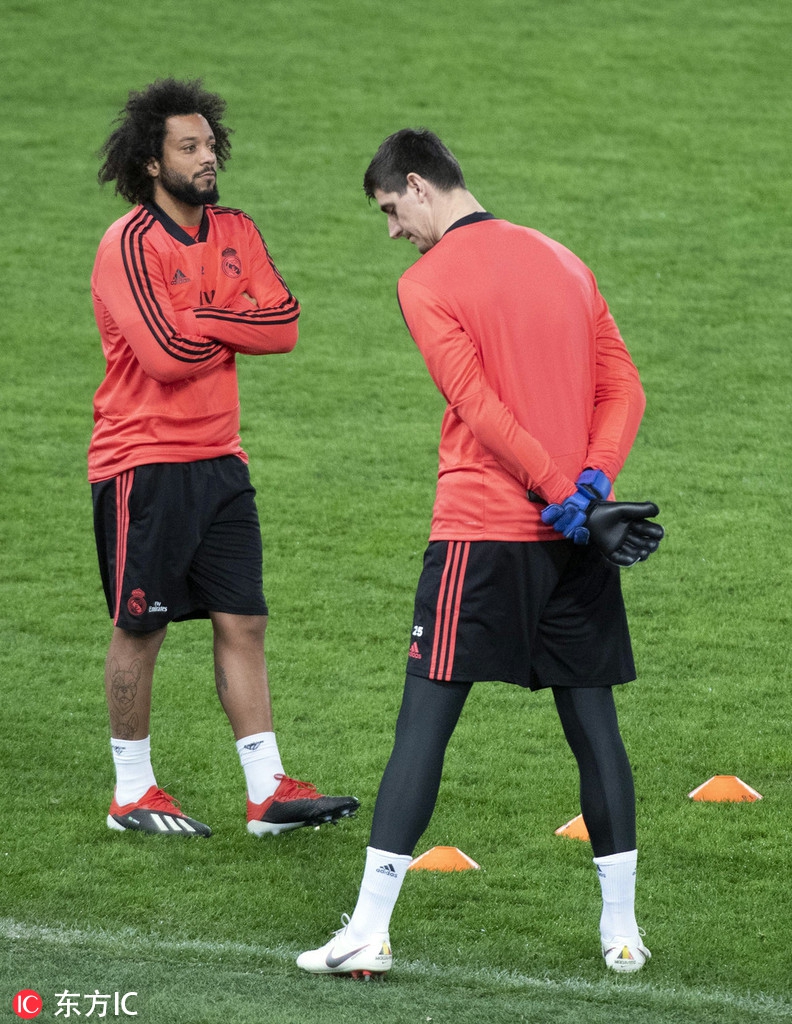 皇马训练 贝尔伊斯科真亲密