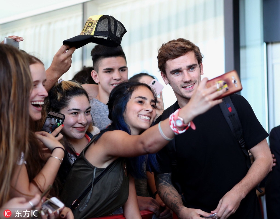 格列兹曼赴乌拉圭参加戈丁婚礼