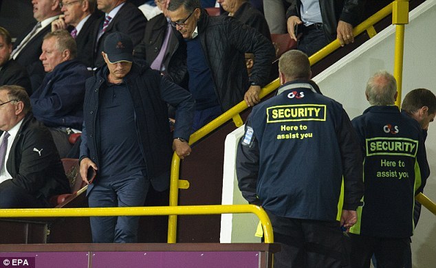 穆里尼奥低调现身考察对手