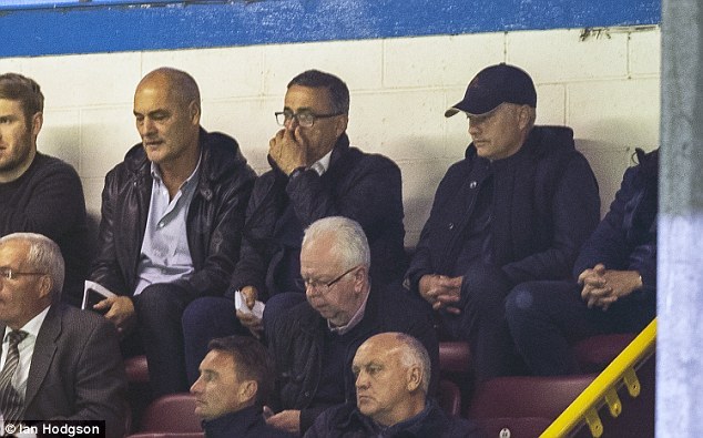 穆里尼奥低调现身考察对手