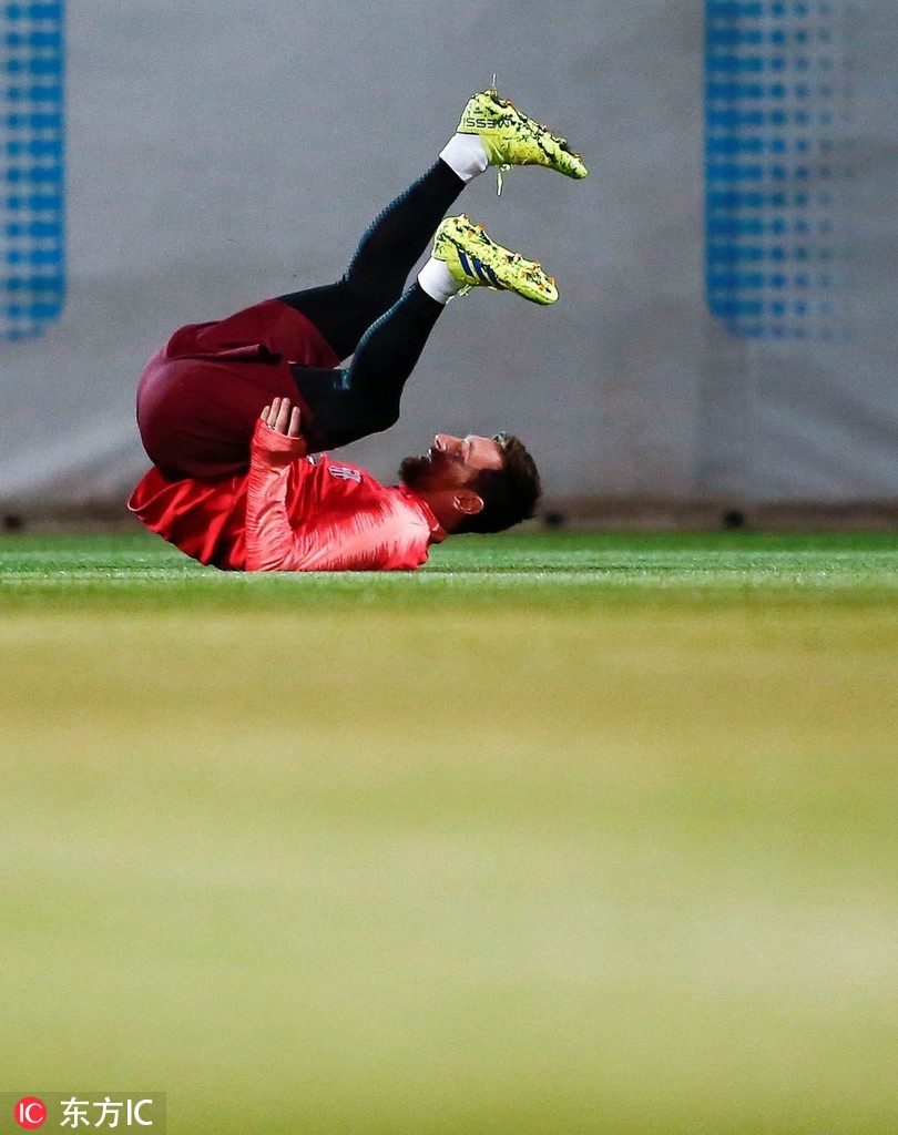 巴萨训练备战欧冠对阵里昂