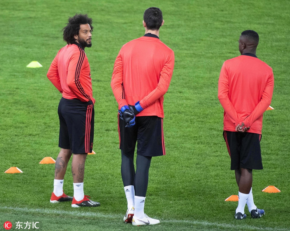 皇马训练 贝尔伊斯科真亲密