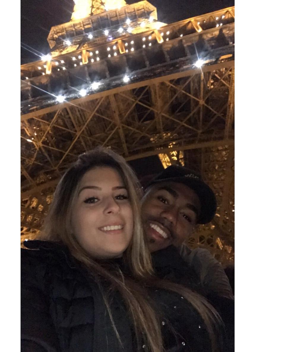 巴萨新援和火辣女友